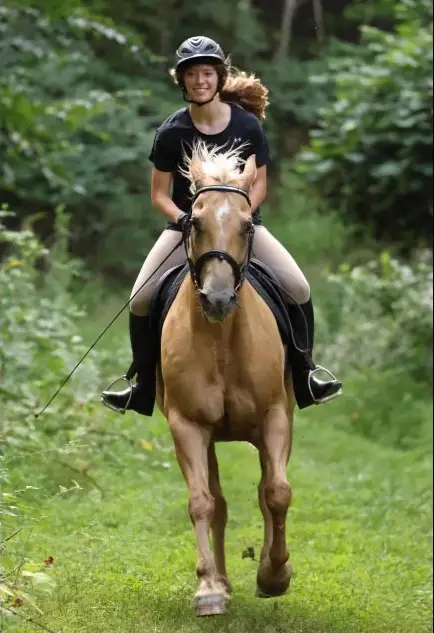 بررسی دوربین Canon EOS R10